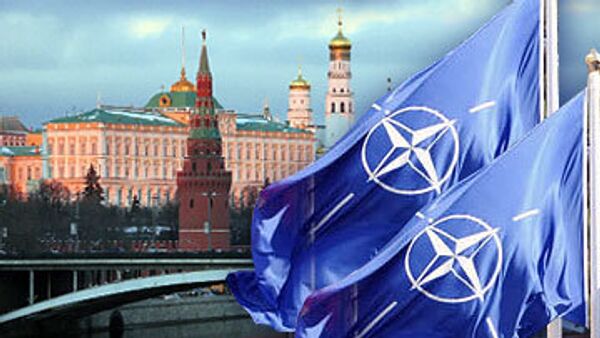 Кремль-НАТО. Коллаж РИА Новости