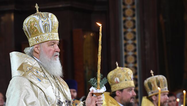 Патриарх Московский и всея Руси Кирилл во время Рождественского богослужения в храме Христа Спасителя в Москве