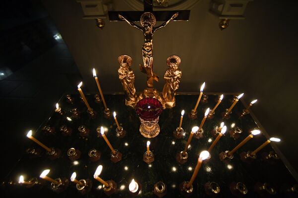 Свечи в храме Сошествия Святого Духа в Казани