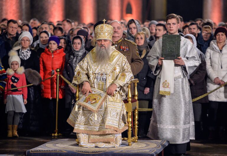 Митрополит Санкт-Петербургский и Ладожский Варсонофий проводит Рождественское богослужение в Казанском соборе в Санкт-Петербурге