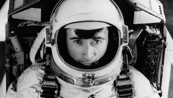 Джон Янг (John Watts Young) — астронавт США, участник космических полетов на кораблях Джемини-3, Джемини-10, Аполлон-10 и Аполлон-16