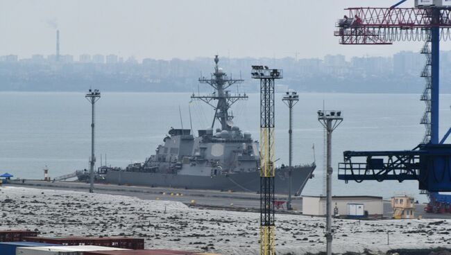 Эсминец ВМС США Карни вошёл в одесский порт. 8 января 2018