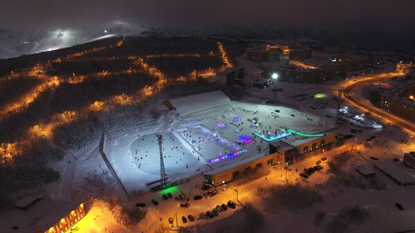 Ледовый город Гиперборея в Хибинах на территории центрального стадиона Горняк в Кировске