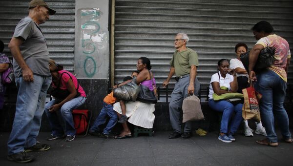 Жители Каракаса. Архивное фото