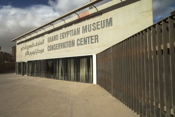Здание реставрационного центра Великого Египетского музея в Гизе