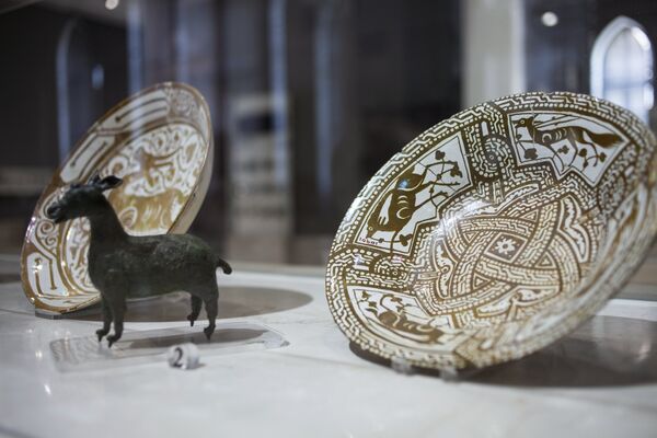 Керамическая посуда периода фатимидской империи в Музее исламского искусства в Каире