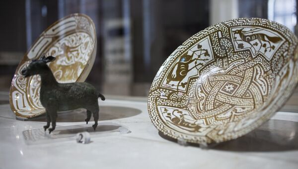 Керамическая посуда периода фатимидской империи в Музее исламского искусства в Каире