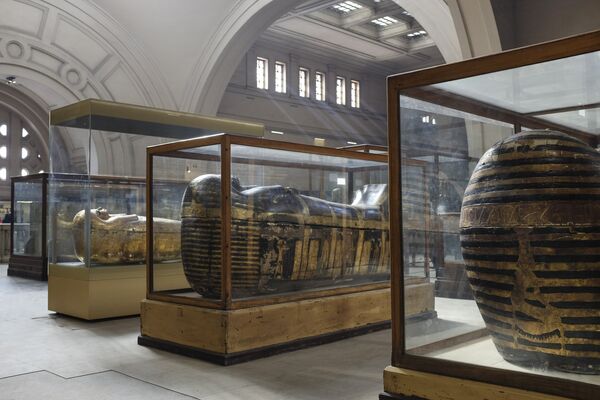 Саркофаги из гробниц Юйи и Туйи в Каирском египетском музее