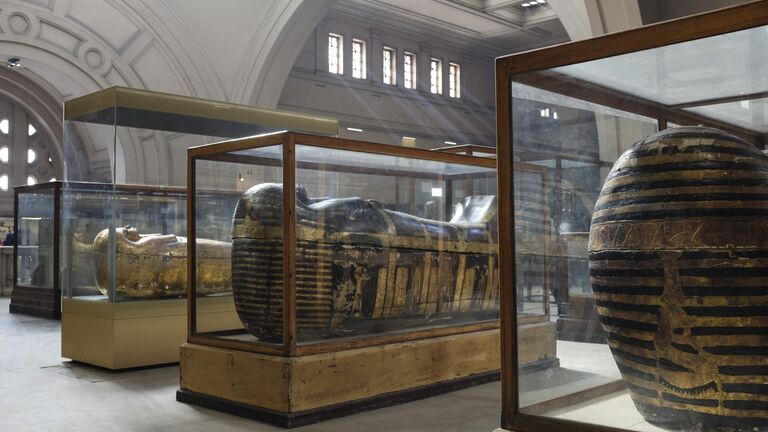 Саркофаги из гробниц Юйи и Туйи в Каирском египетском музее