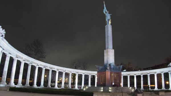 Мемориал советским воинам на площади Шварценбергплац в Вене, Австрия