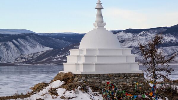 Буддийская Всеблагая Ступа Великого Просветления на острове Огой