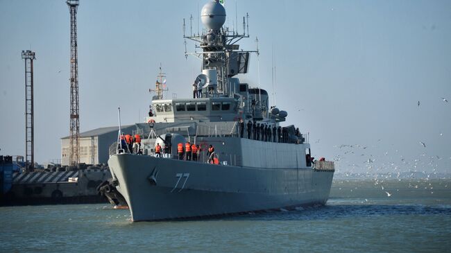 Иранский эсминец Дамаванд в Каспийском море. Архивное фото