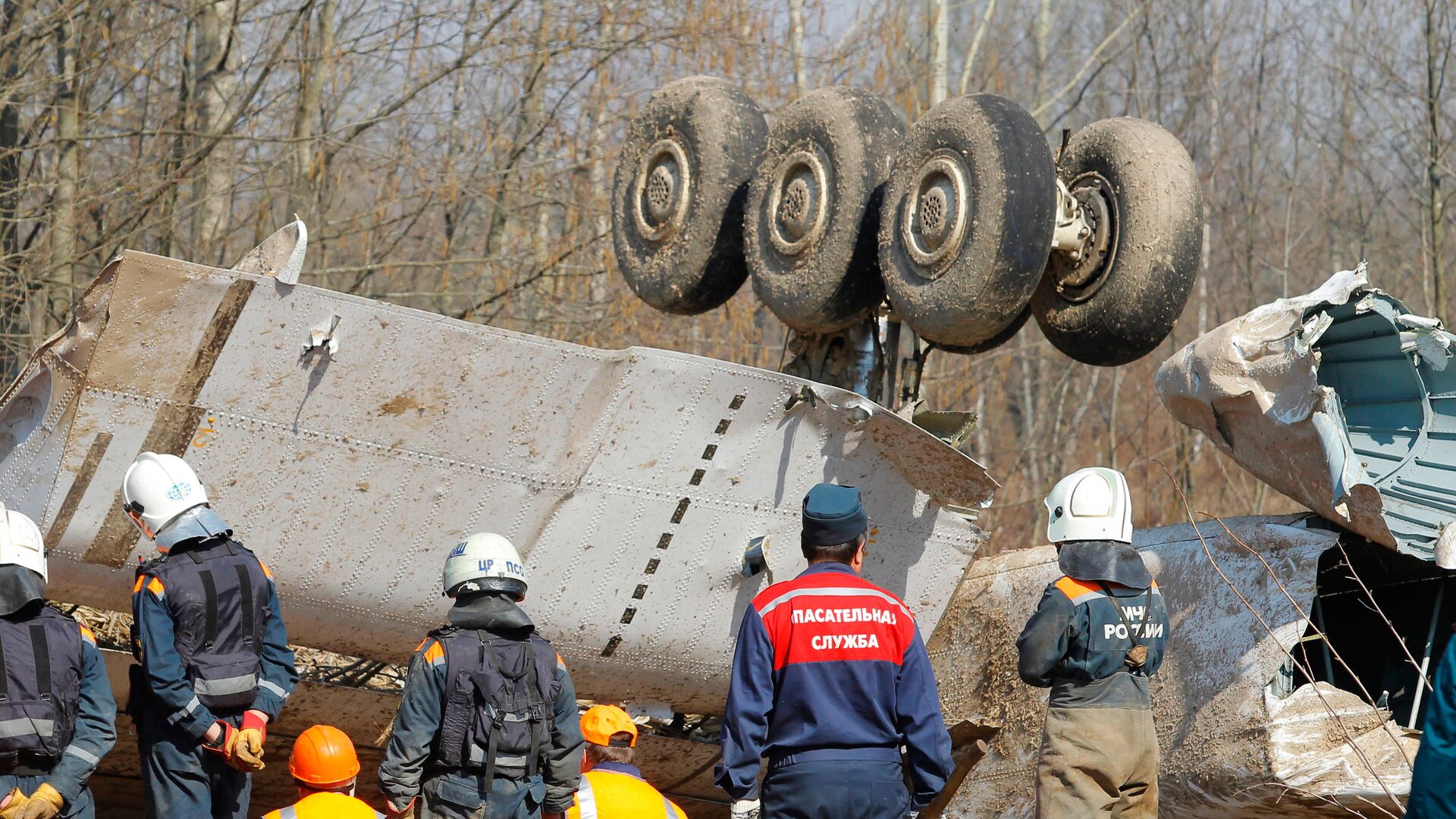 На месте крушения польского правительственного самолета Ту-154 под Смоленском - РИА Новости, 1920, 10.04.2020