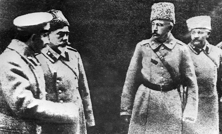 Командный состав Добровольческой армии, руководители белого движения в России во время Гражданской войны, генералы: Африкан Богаевский, Антон Деникин, Петр Краснов и Иван Романовский. 1919 год Командный состав Добровольческой армии, руководители белого движения в России во время Гражданской войны, генералы: Африкан Богаевский, Антон Деникин, Петр Краснов и Иван Романовский. 1919 год