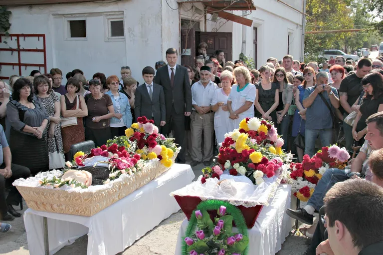 Прощание с погибшими медиками скорой в Симферополе Прощание с погибшими медиками скорой в Симферополе