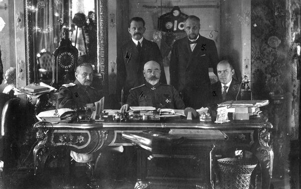 Антон Деникин и члены Особого совещания на заседании в Таганроге. Лето 1919 года