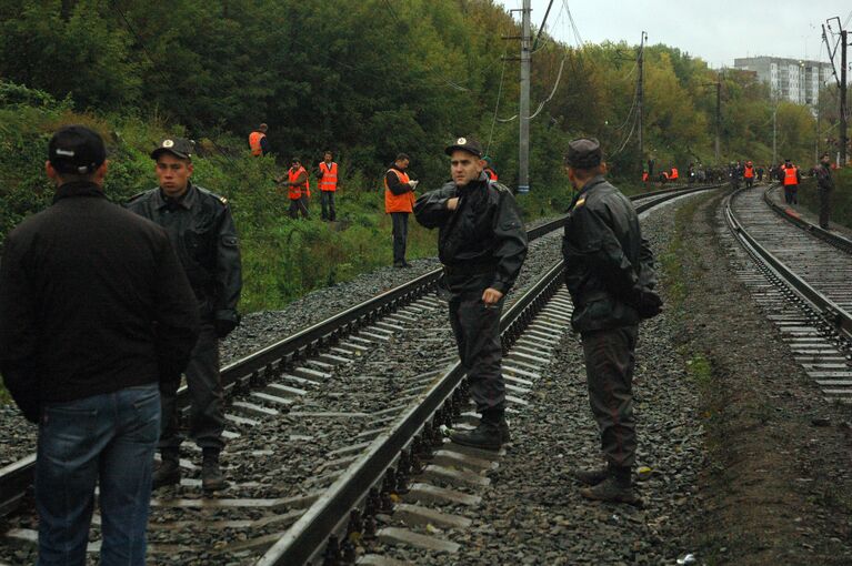 Железнодорожное полотно поврежденное в результате падения пассажирского самолета Boeing-737-500 в Перми