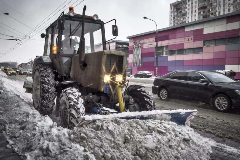 Уборка снега в Москве Уборка снега в Москве
