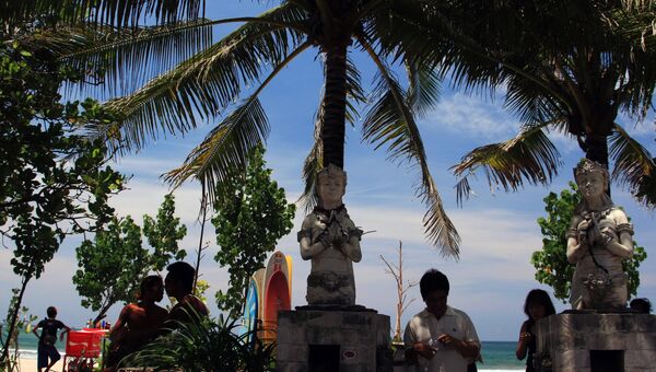 На пляже Кута острова Бали. Архивное фото