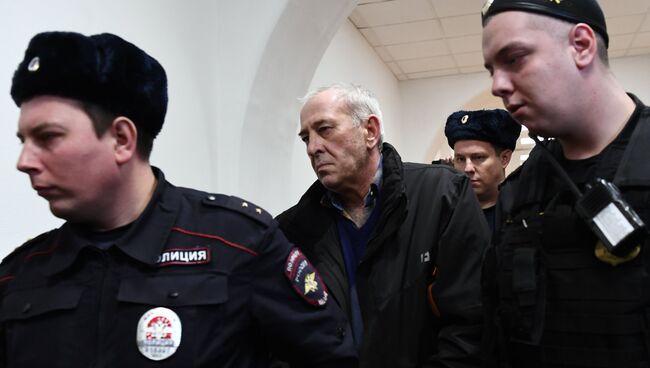 Водитель рейсового автобуса Виктор Тихонов в Басманном суде Москвы. 12 января 2018