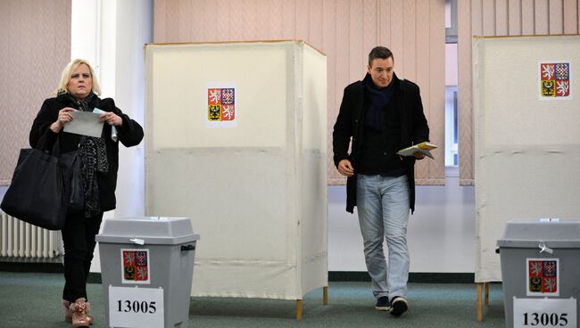 Жители Праги голосуют на избирательном участке. 12 января 2018