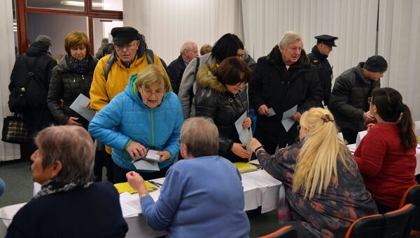 Жители Праги на избирательном участке. 12 января 2017