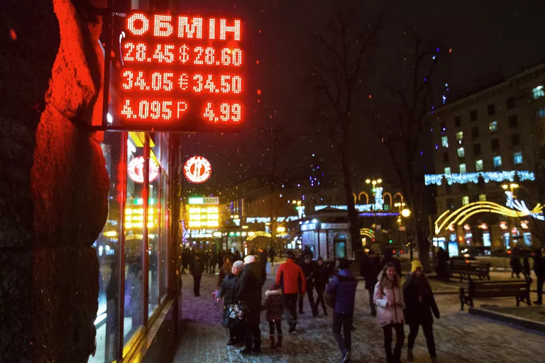 Информационное табло пункта обмена валют в центре Киева. 12 января 2018 Информационное табло пункта обмена валют в центре Киева. 12 января 2018