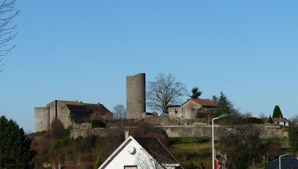 Французский замок Шалю-Шаброль, в котором умер английский король Ричард I Львиное Сердце