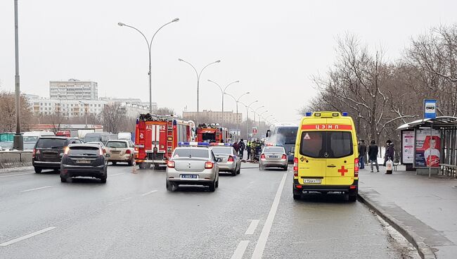 Ликвидация возгорания в моторном отсеке заказного автобуса с пассажирами на Волгоградском проспекте. 14 января 2018