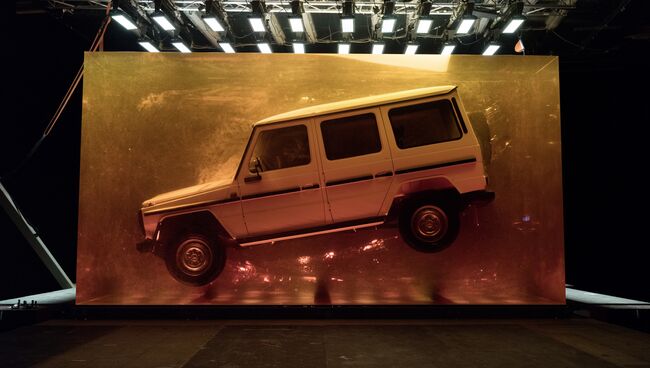 Скульптура Mercedes-Benz G-Class на автосалоне в Детройте