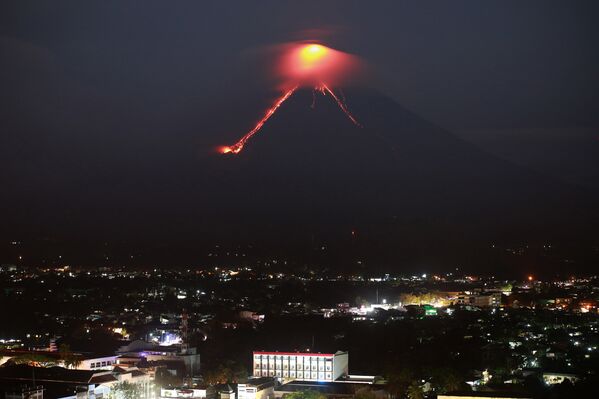 Обрушения вулканического купола на вулкане Майон на Филиппинах. 15 января 2018 года