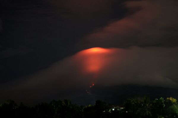 Извержение вулкана Майон на Филиппинах. 14 января 2018 года