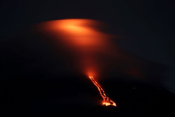 Извержение вулкана Майон на Филиппинах. 15 января 2018 года