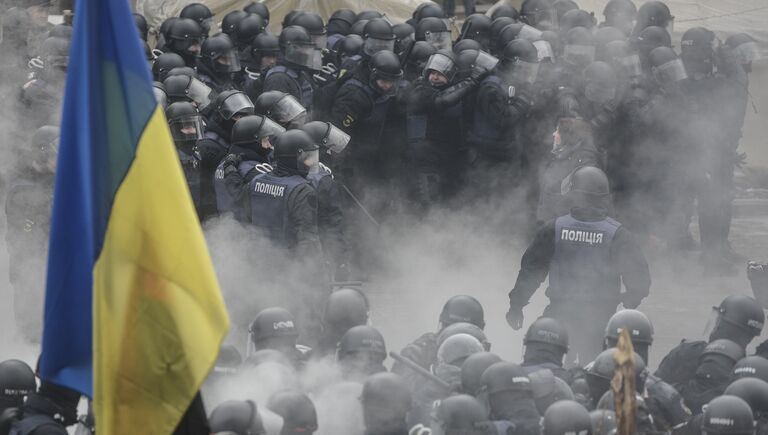 Cтолкновение между митингующими и полицией у здания Верховной рады Украины, Киев. 16 января 2018