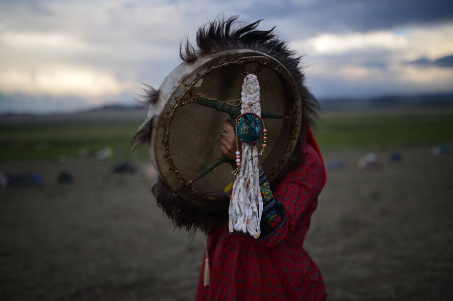 Участник международного фестиваля Зов 13-ти шаманов в Республике Тыва