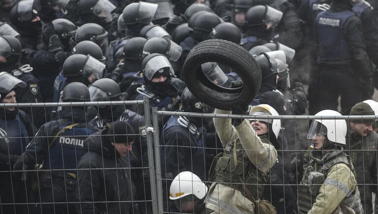 Cтолкновение между митингующими и полицией у здания Верховной рады Украины, Киев. 16 января 2018