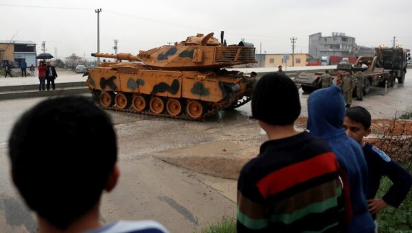 Танк турецкой армии недалеко от турецко-сирийской границы в провинции Хатай
