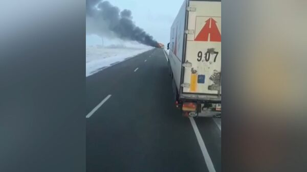 Кадры с горящим автобусом в Казахстане, где погибли десятки пассажиров Кадры с горящим автобусом в Казахстане, где погибли десятки пассажиров