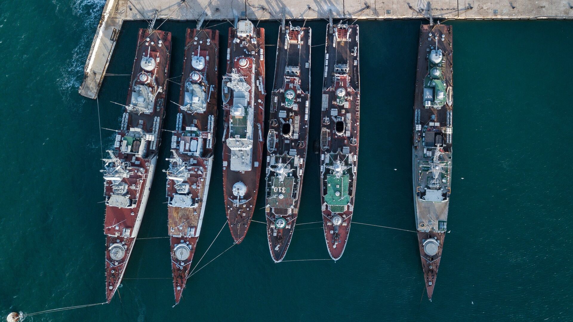 Военные корабли, которые ранее входили в состав военно-морских сил Украины. Архивное фото - РИА Новости, 1920, 16.02.2018