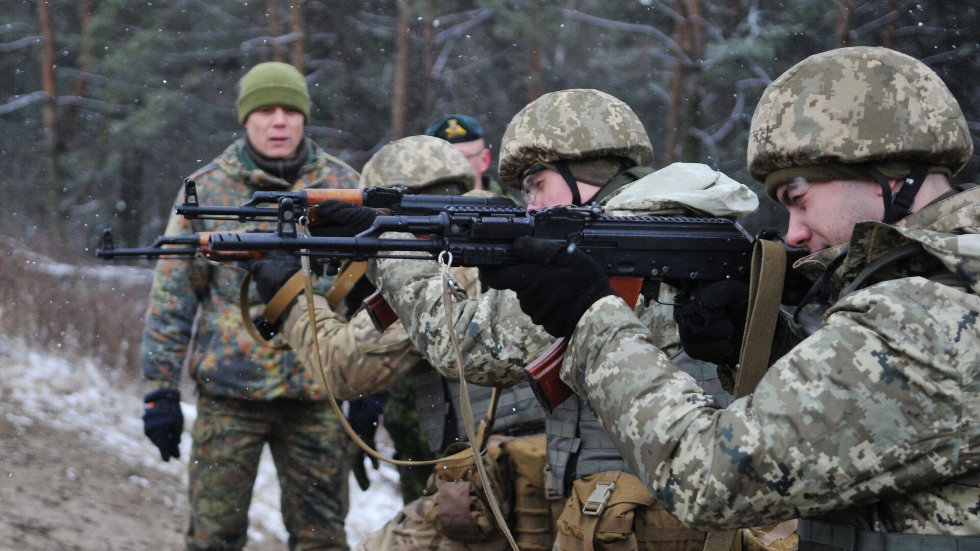 Обучение украинских военнослужащих на Яворивском полигоне. Архивное фото - РИА Новости, 1920, 26.02.2023