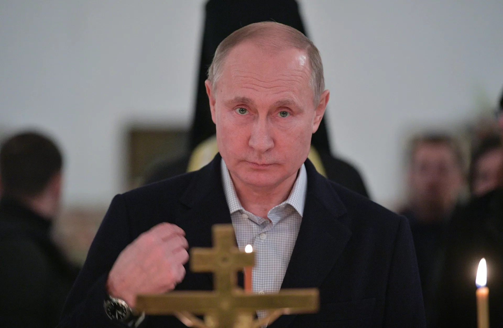 Президент РФ Владимир Путин во время литургии в православный праздник Крещения Господня в соборе мужского монастыря Нило-Столобенской пустыни Президент РФ Владимир Путин во время литургии в православный праздник Крещения Господня в соборе мужского монастыря Нило-Столобенской пустыни - РИА Новости, 1920, 23.06.2025