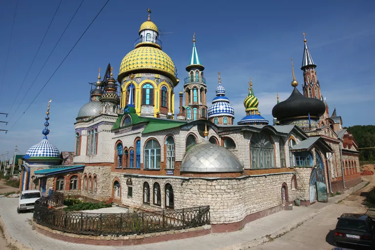 Вселенский храм Ильдара Ханова (Храм Всех религий). Село Старое Аракчино Вселенский храм Ильдара Ханова (Храм Всех религий). Село Старое Аракчино