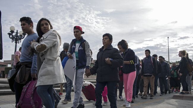 Мигранты из Центральной Америки, ищущие убежища в США, на границе Мексики и США