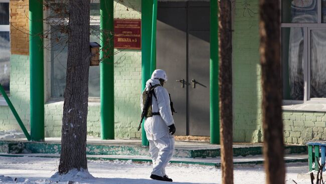 Здание школы №5 в микрорайоне Сосновый бор города Улан-Удэ, где произошло нападение. 19 января 2018