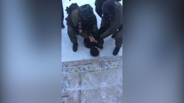 ЧП в Улан-Удэ: задержание напавшего с топором на школьников и педагога ЧП в Улан-Удэ: задержание напавшего с топором на школьников и педагога