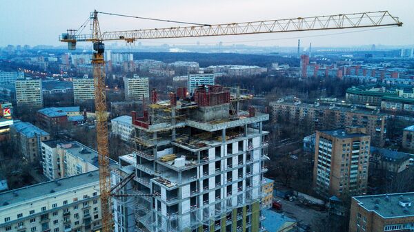 Строительство многоквартирного жилого дома в Москве. Архивное фото