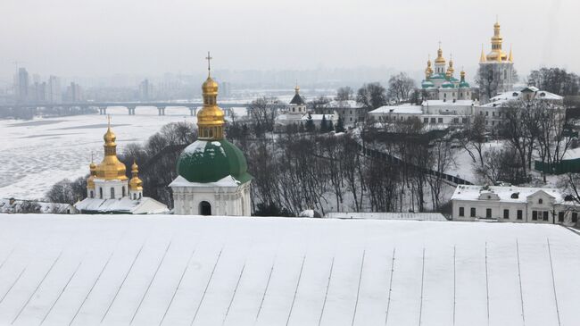 Вид на Днепр и Киево-Печерскую лавру в Киеве