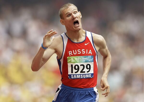 Россиянин Артем Арефьев выиграл золото Паралимпиады в беге на 800 м