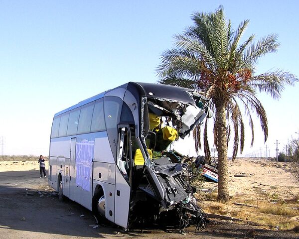 Лобовое столкновение автобуса с грузовиком в Египте. Кадры с места
