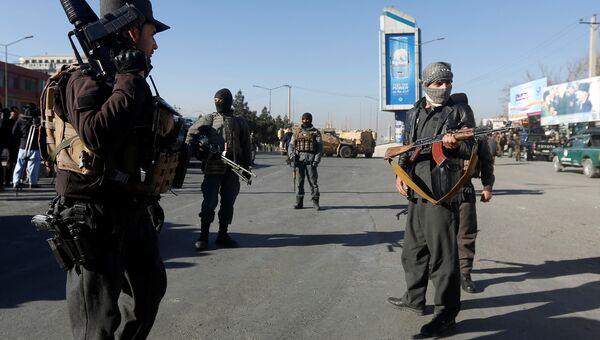 Афганские полицейские возле отеля Intercontinental Hotel в Кабуле. 21 января 2018